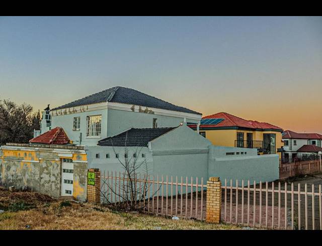 3 BEDROOM HOUSE FOR SALE IN VAN RIEBEECK PARK